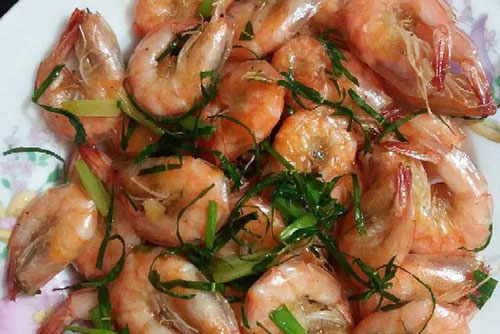 Rang tôm đồng: 90% chị em "dại dột" cho thứ nước này vào khiến tôm ướt, không giòn, vị thiếu đậm đà