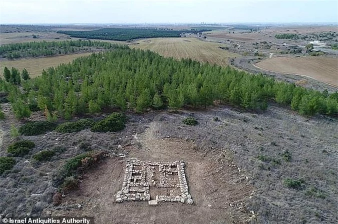 Đi rừng, nhóm sinh viên tìm ra pháo đài kho báu huyền thoại 3.200 tuổi - Ảnh 1.
