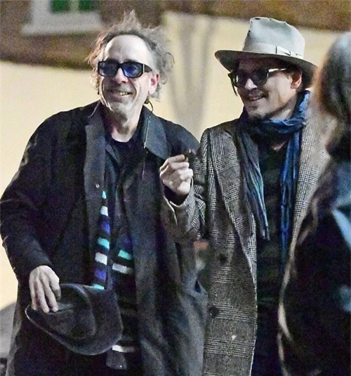 Johnny Depp đi chơi với đạo diễn Tim Burton ở London, tháng 1/2020.