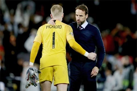 Phong độ thất thường gần đây của thủ môn Pickford đang khiến HLV Southgate của ĐT Anh lo lắng 