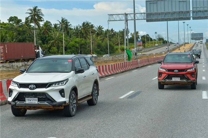 Danh gia Toyota Fortuner 2.8 Legender 4WD anh 18