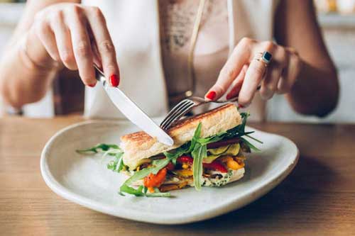 Vạch mặt 4 thói quen xấu khi ăn sáng mà rất nhiều người mắc, bỏ ngay trước khi quá muộn