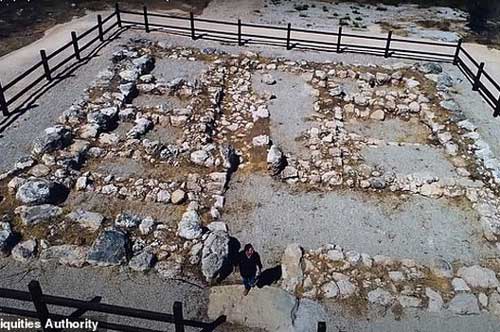 Đi rừng, nhóm sinh viên tìm ra pháo đài kho báu huyền thoại 3.200 tuổi