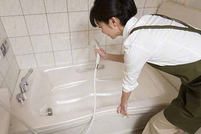 Công thức dọn dẹp chỉ 30 giây nhưng giữ cho phòng tắm lúc nào cũng sạch sẽ