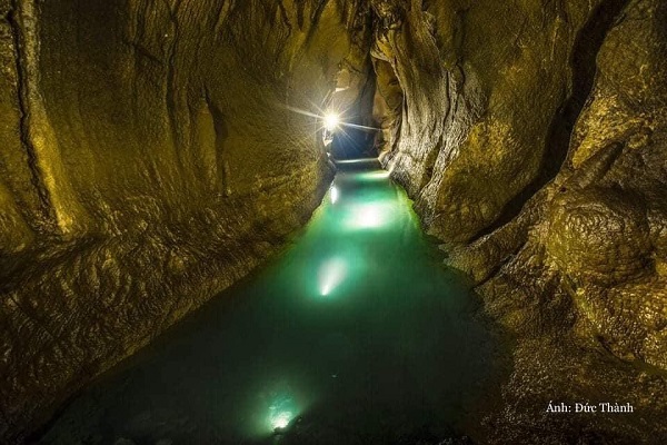 Khám phá hang Chà Lòi: Đường hầm tình yêu và những cung bậc thăng hoa của nhũ