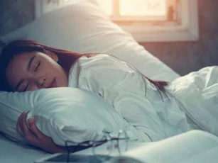 Bỏ ra 5 phút tập động tác này, mất ngủ tới mấy cũng ngủ ngon tới sáng mà lại đẹp dáng lẫn da