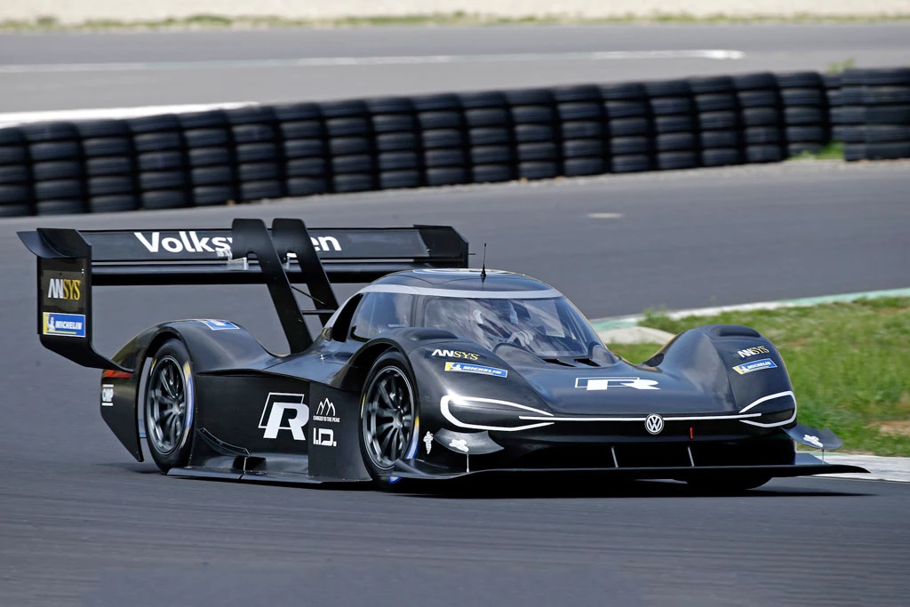 1. Volkswagen ID R (thời gian tăng tốc từ 0-100 km/h: 2,25 giây).