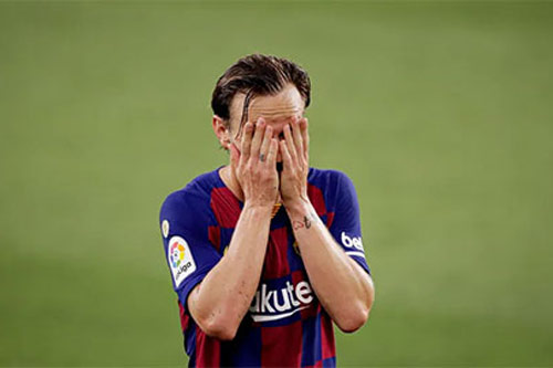 Vừa về Sevilla, Rakitic quay lại công kích Barca