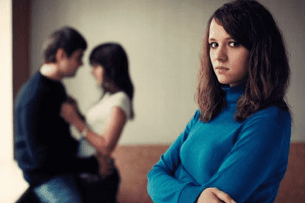 Biết tin bồ có thai, chồng kiên quyết ép vợ ly hôn và cái kết đắng cho người chồng bội bạc