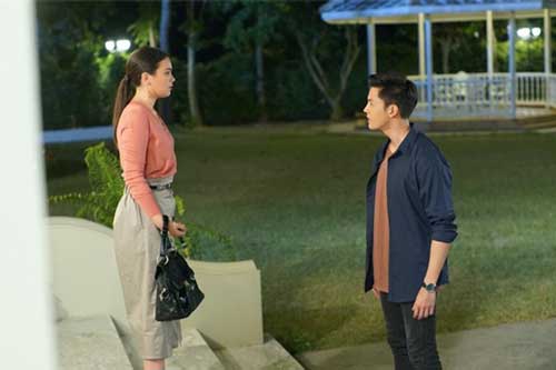 Chồng dứt khoát ly hôn nhưng vừa đặt bút ký, nghe những lời dặn dò của vợ anh lập tức xé đơn thay đổi quyết định