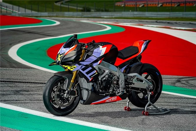 Aprilia Tuono V4 X.