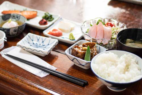 Hóa ra bí quyết sống thọ và trẻ lâu của người Nhật đến từ bữa cơm hàng ngày, đặc biệt là 7 quy tắc “vàng” không phải người dân quốc gia nào cũng làm được