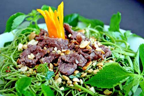 Làm nộm rau muống thịt bò theo cách này bao nhiêu cơm chẳng hết