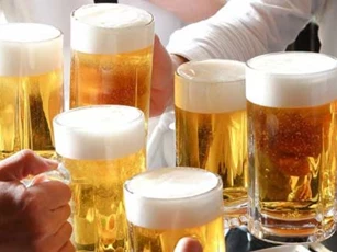Uống bia rượu chớ dại ăn 4 món này kẻo ngộ độc