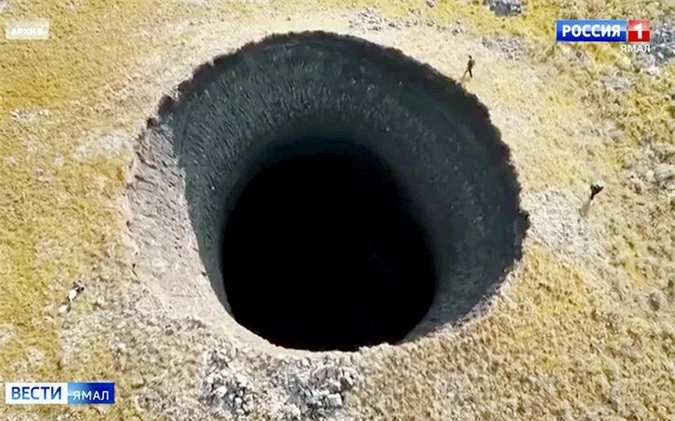 Bí ẩn hố sâu 50 mét xuất hiện ở Siberia