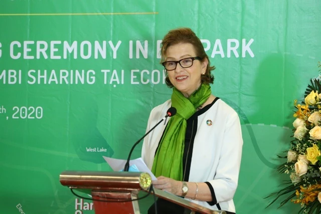 2.	Bà Caitlin Wiesen, Trưởng đại diện thường trú của UNDP tại Việt Nam kêu gọi thúc đẩy di chuyển xanh để giảm ô nhiễm.
