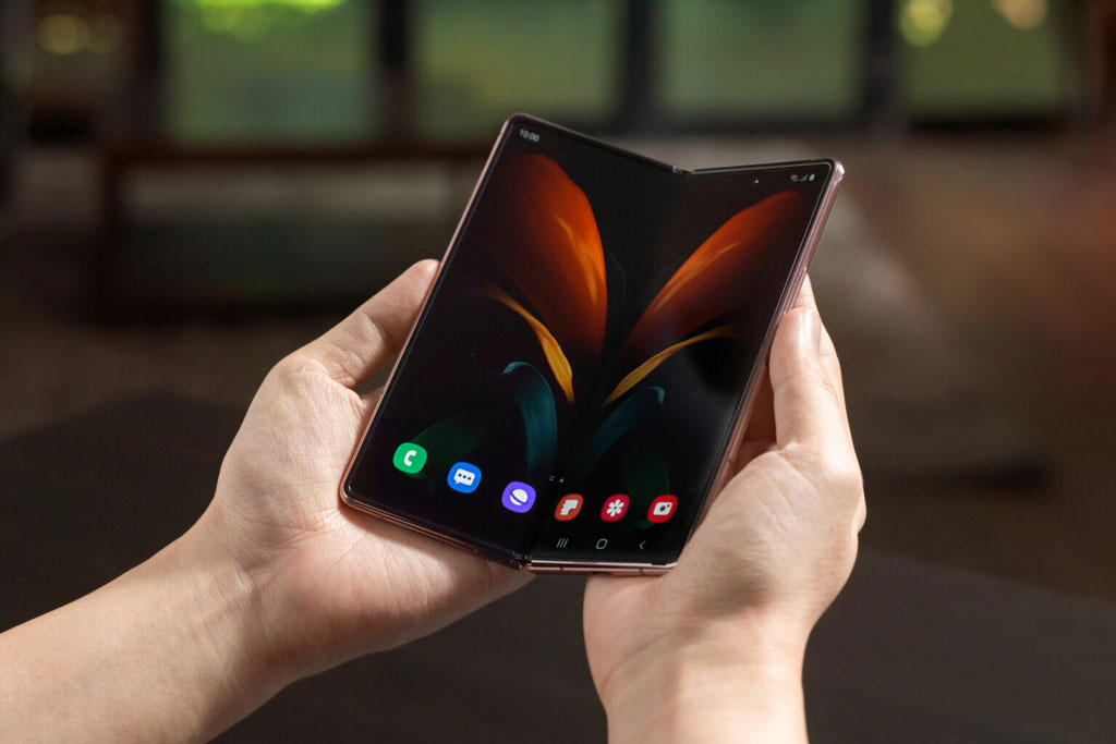 Trên tay Samsung Galaxy Z Fold2 5G, giá 50 triệu tại Việt Nam