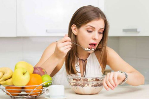 Những sai lầm khi ăn tối khiến bạn tăng cân trầm trọng, ảnh hưởng tới sức khỏe