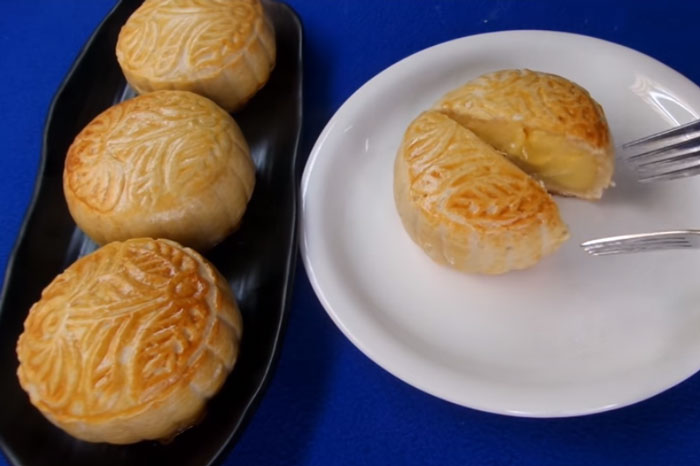 Bí quyết làm bánh Trung thu phô mai tan chảy vừa ngon lại không hề gây ngán