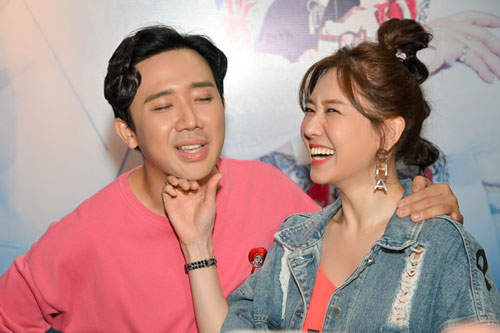 Hari Won chia sẻ những khoảnh khắc hài hước của cô và Trấn Thành khi đi máy bay