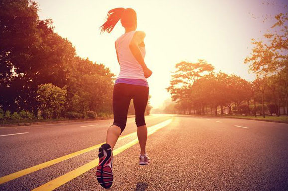 Đi bộ 30 phút mỗi tối rất tốt, nhưng bác sĩ cảnh báo đừng bao giờ phạm 5 lỗi nguy hiểm này