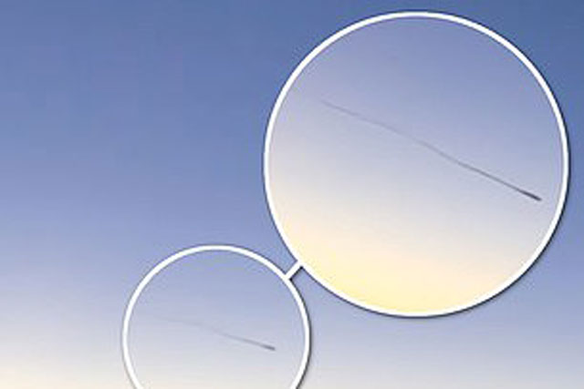 Vô tình phát hiện UFO bí ẩn khi đang đi máy bay