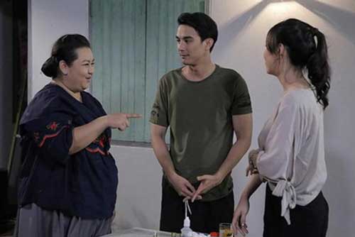 Bước chân ra khỏi nhà nghỉ, tôi chua chát khi chồng và mẹ chồng xúm xít lại hỏi thăm