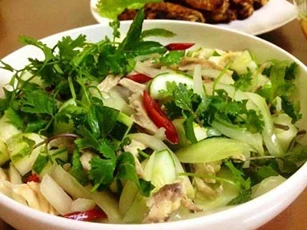 Làm salad thịt gà theo cách này người lớn, trẻ nhỏ ai cũng tấm tắc khen ngon