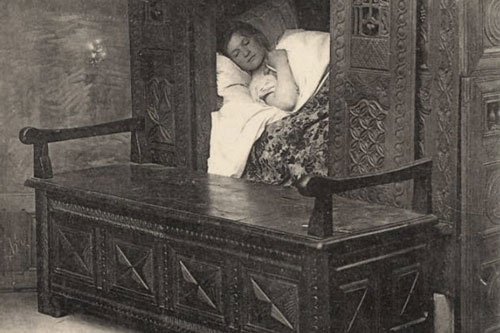 Người xưa có kiểu 'ngủ hộp' kỳ lạ nhưng nghe lý giải thì mới thấy sự sáng tạo của tổ tiên nằm ngoài sức tưởng tượng của con cháu