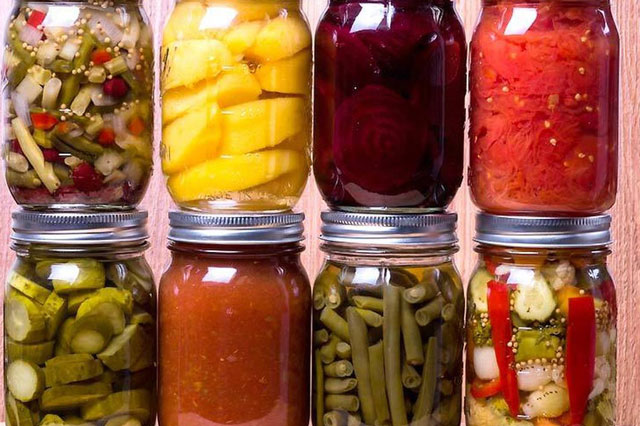 Làm thế nào để lưu trữ thực phẩm ủ, muối, đóng hộp kín tại nhà an toàn và tránh ngộ độc botulism?