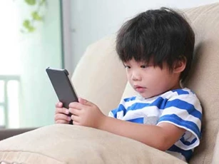 3 thói quen trước khi ngủ có thể khiến bé thấp lùn, nhất là điều thứ 2