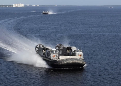 Hải quân và Thủy quân lục chiến Mỹ sẽ được trang bị hàng loạt tàu đổ bộ đệm khí mới. Ảnh: Janes Defense.