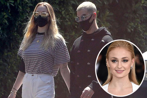 Sophie Turner bụng phẳng lì sau một tháng rưỡi sinh con