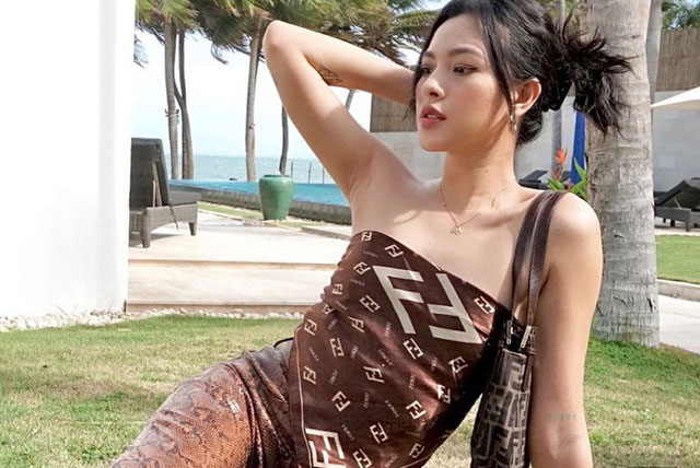 Không chỉ idol Hàn, hội gái xinh Việt cũng đang ầm ầm lấy khăn làm áo, ai cũng sexy thấy mê