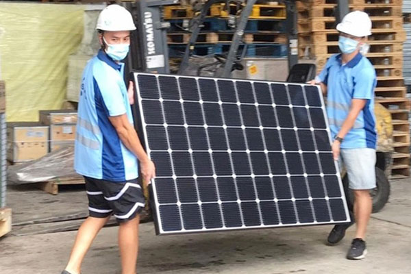 Hai diễn viên đình đám TVB làm công nhân bốc vác