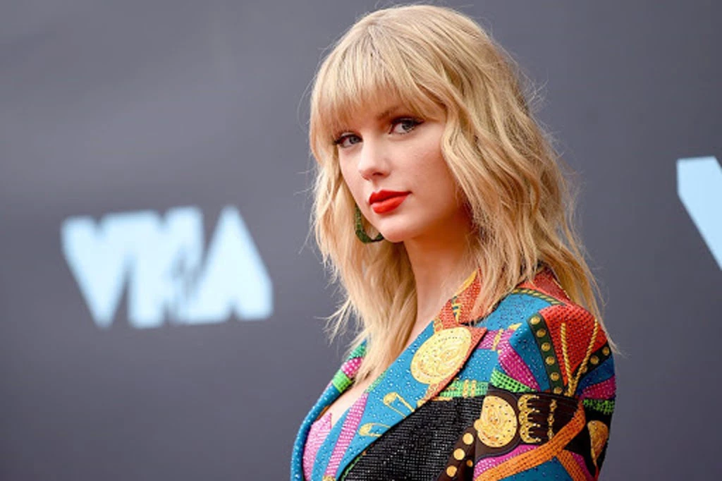 4. Taylor Swift (doanh thu 63,5 triệu USD).