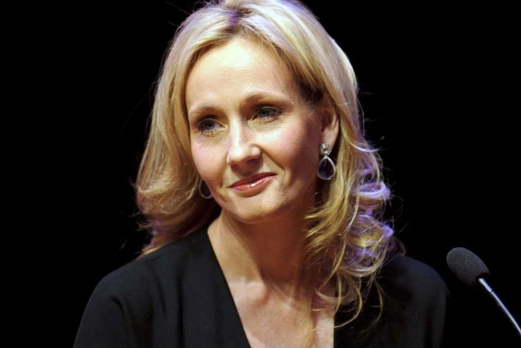 5. J.K Rowling (doanh thu 60 triệu USD).