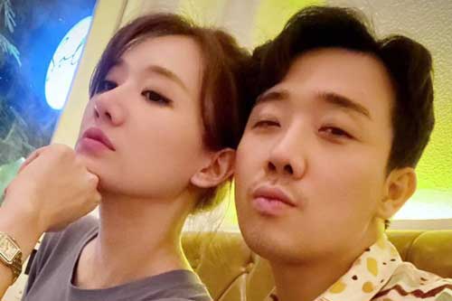 Trấn Thành khoe khoảnh khắc góc nghiêng gây bất ngờ bên Hari Won: Càng yêu lâu, càng giống nhau là có thật