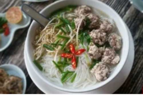 Bún là món ăn sáng tuyệt vời nhưng 5 nhóm người sau nên tránh xa