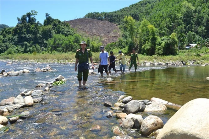 'Bóng ma' cầm đồ thuốc độc ở vùng cao Quảng Ngãi - ảnh 2