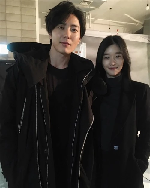 Kim Jae Wook và Seo Ye Ji trên phim trường.