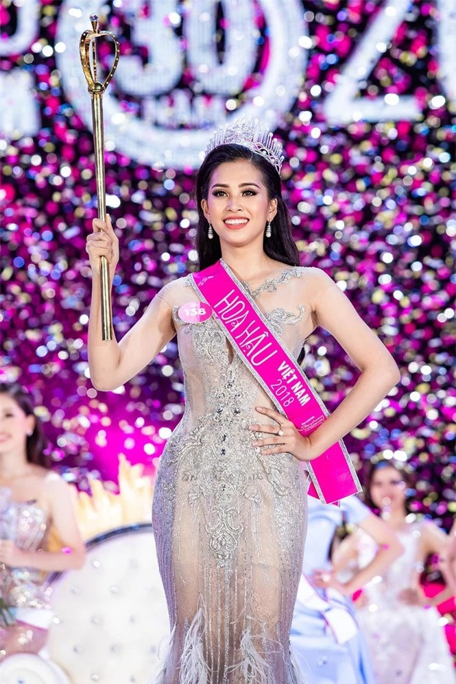 Hoa hậu Việt Nam 2018 Tiểu Vy trưởng thành thế nào sau 2 năm đăng quang? - ảnh 4
