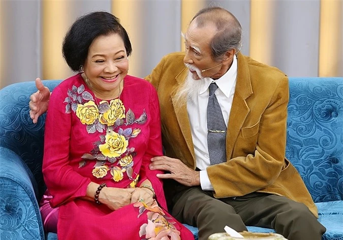 Hơn 60 năm bên nhau, tình cảm của NSƯT Thanh Dậu và NGƯT Mạnh Dung luôn gắn bó khăng khít.