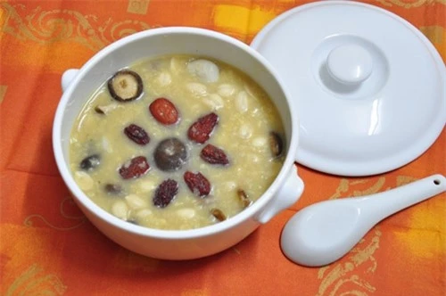 Người bị viêm gan nên bổ sung những món này vào bữa ăn hàng ngày để sớm cải thiện tình trạng bệnh - Ảnh 3 Dùng món táo đỏ nấu đậu phộng liên tục trong vòng 30 ngày trước khi đi ngủ để thông tỳ ích khí, khử thấp giải độc