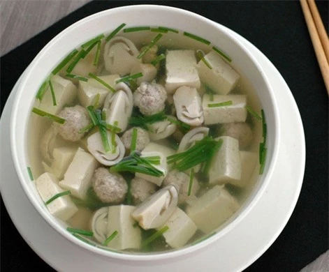Người bị viêm gan nên bổ sung những món này vào bữa ăn hàng ngày để sớm cải thiện tình trạng bệnh - Ảnh 4 Món canh thịt nạc nấu nấm rơm có tác dụng tư âm nhuận táo, kiện vị bổ tỳ, dùng cho chứng viêm gan mạn tính