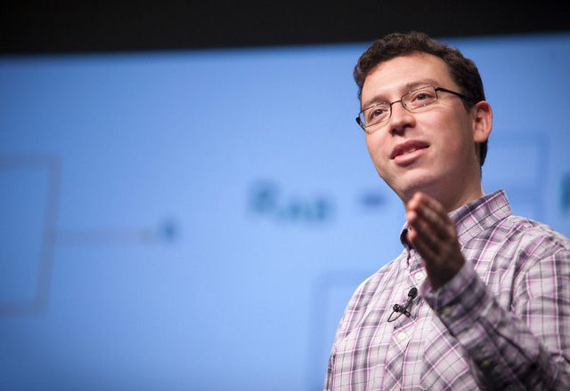 Giáo sư toán học bỏ túi 700 triệu USD nhờ hàng triệu người làm việc không công và tự nguyện mỗi ngày