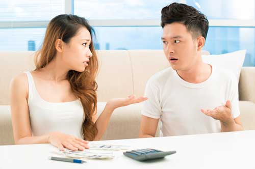 Sau khi phát hiện ra thứ trong hòm đựng phong bì ngày cưới, chồng tôi đột ngột thay đổi thái độ và tỏ ý muốn ly hôn