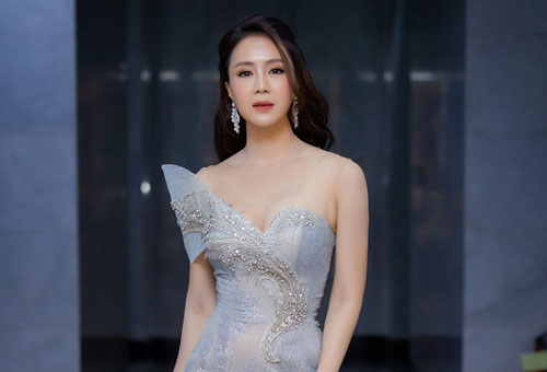 Tuổi 38 viên mãn của Hồng Diễm