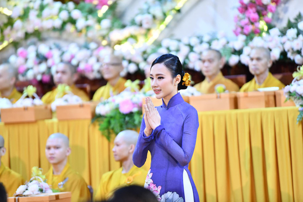 'Bà mẹ nhí' Angela Phương Trinh tái xuất xinh đẹp, ngoan hiền đến ngỡ ngàng