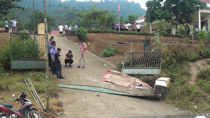 Cổng trường mầm non bất ngờ đổ sập đè 3 học sinh tử vong